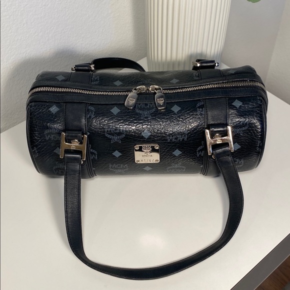 MCM München Visetos Essential Barrel Bag In Black - Picture 9 of 16